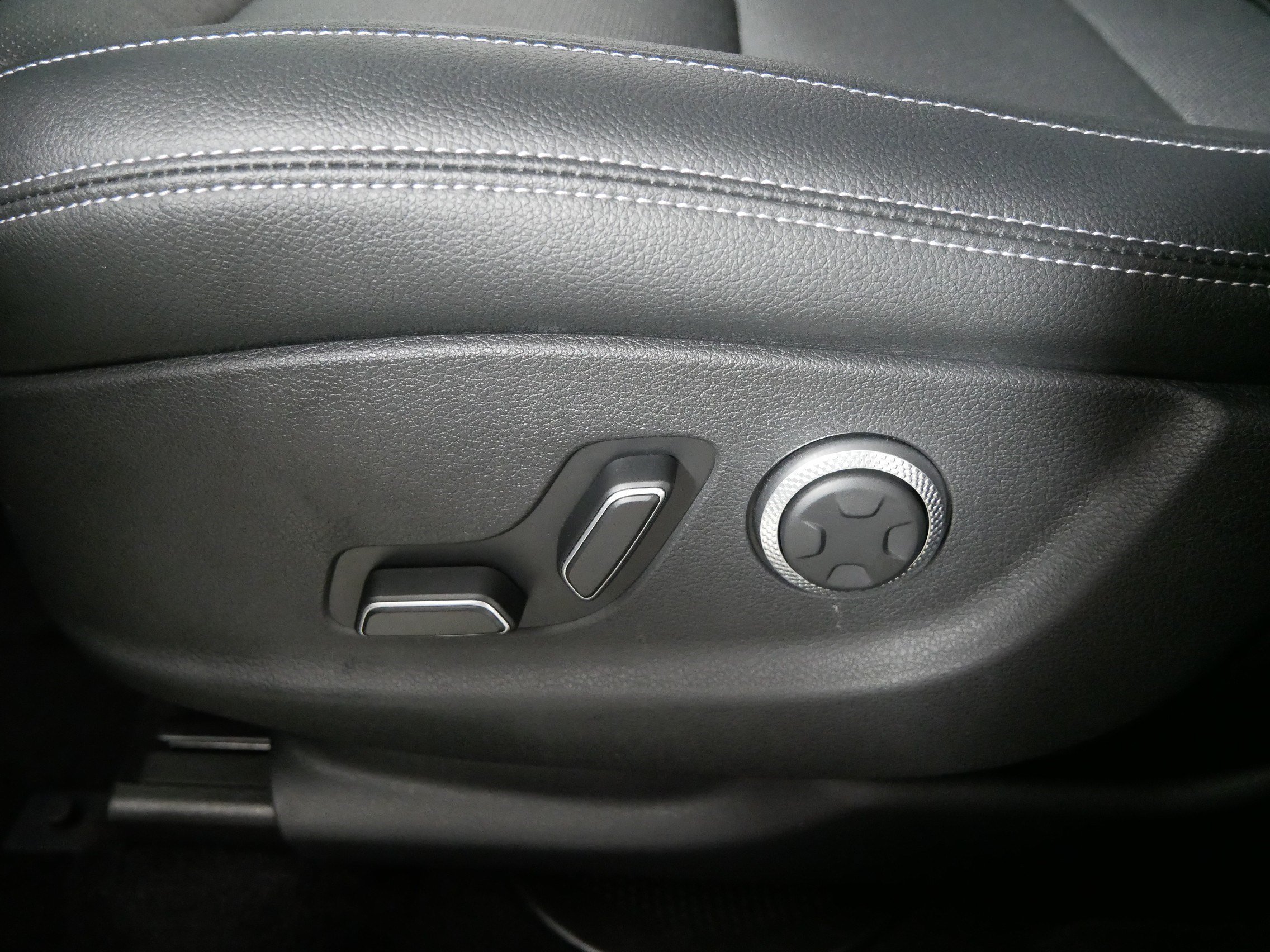 Certified 2026 Genesis GV70 2.5T Select AWD/4WD image 20