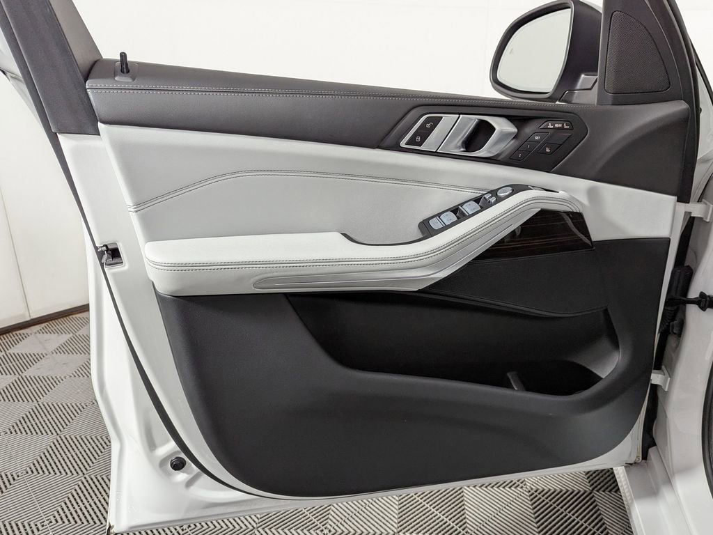 Certified 2023 BMW X7 xDrive40i image 14