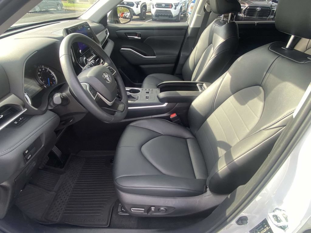 Used 2026 Toyota Highlander XLE AWD/4WD image 15