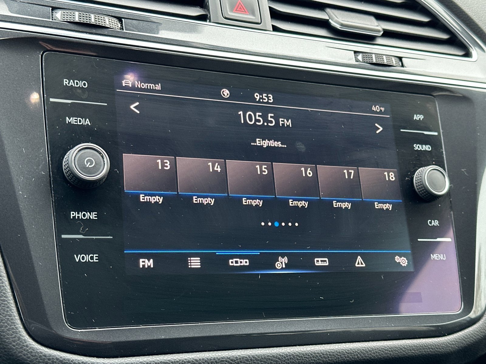 Used 2022 Volkswagen Tiguan SE image 18