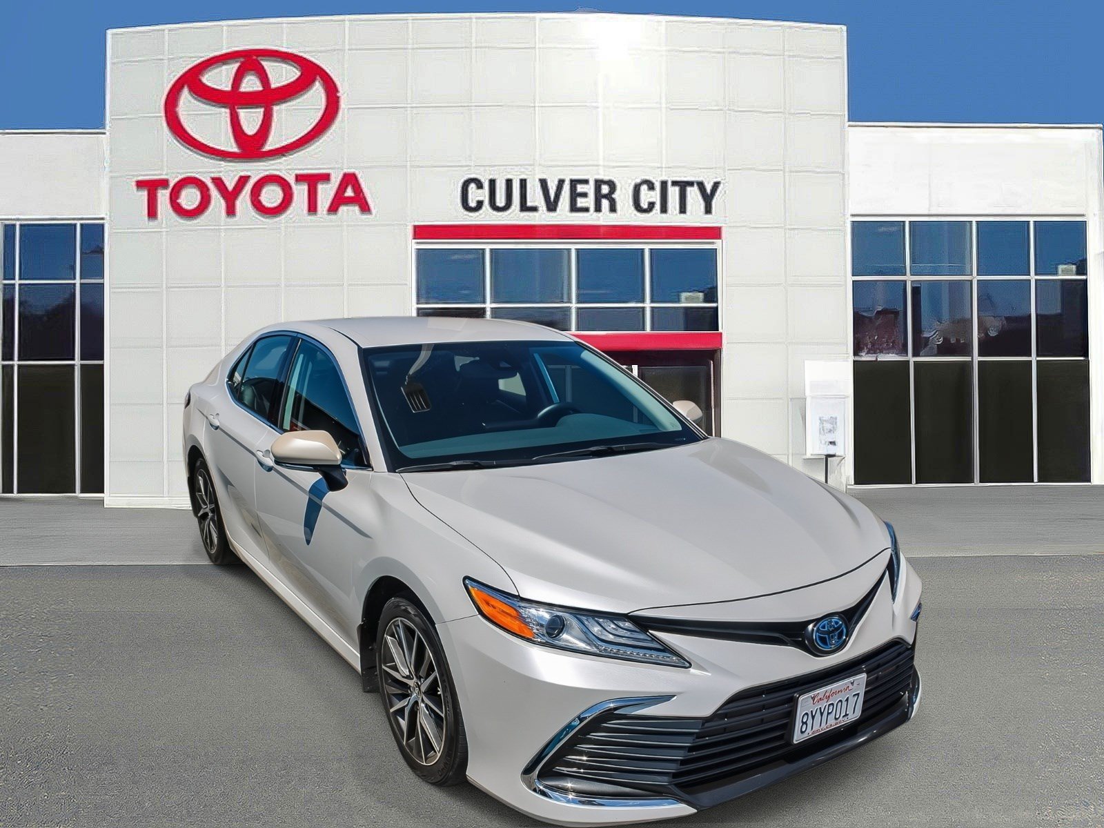 Used 2022 Toyota Camry XLE FWD image 1