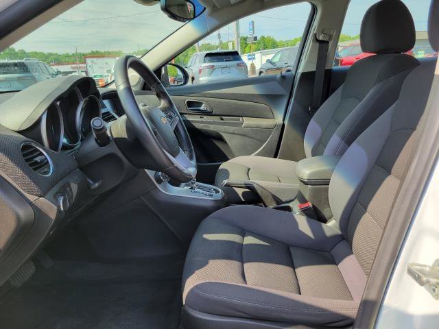 Used 2014 Chevrolet Cruze LT w/ Technology Package FWD image 8