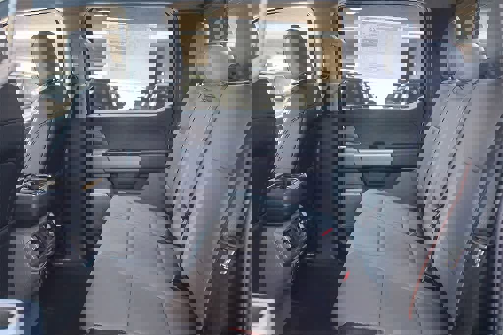 New 2025 Ford F150 Lariat w/ Equipment Group 501A Mid image 19