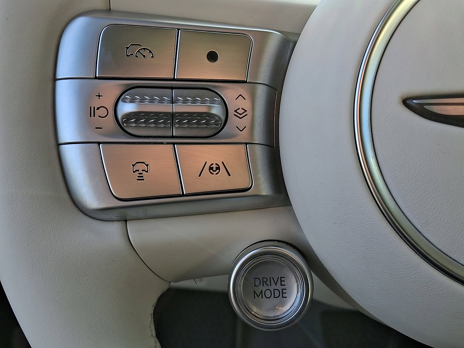 Certified 2023 Genesis GV60 Advanced AWD/4WD image 24