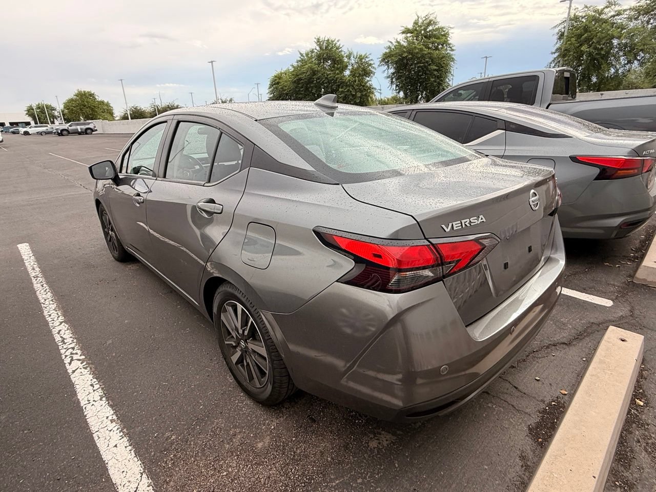 Used 2021 Nissan Versa SV FWD image 6