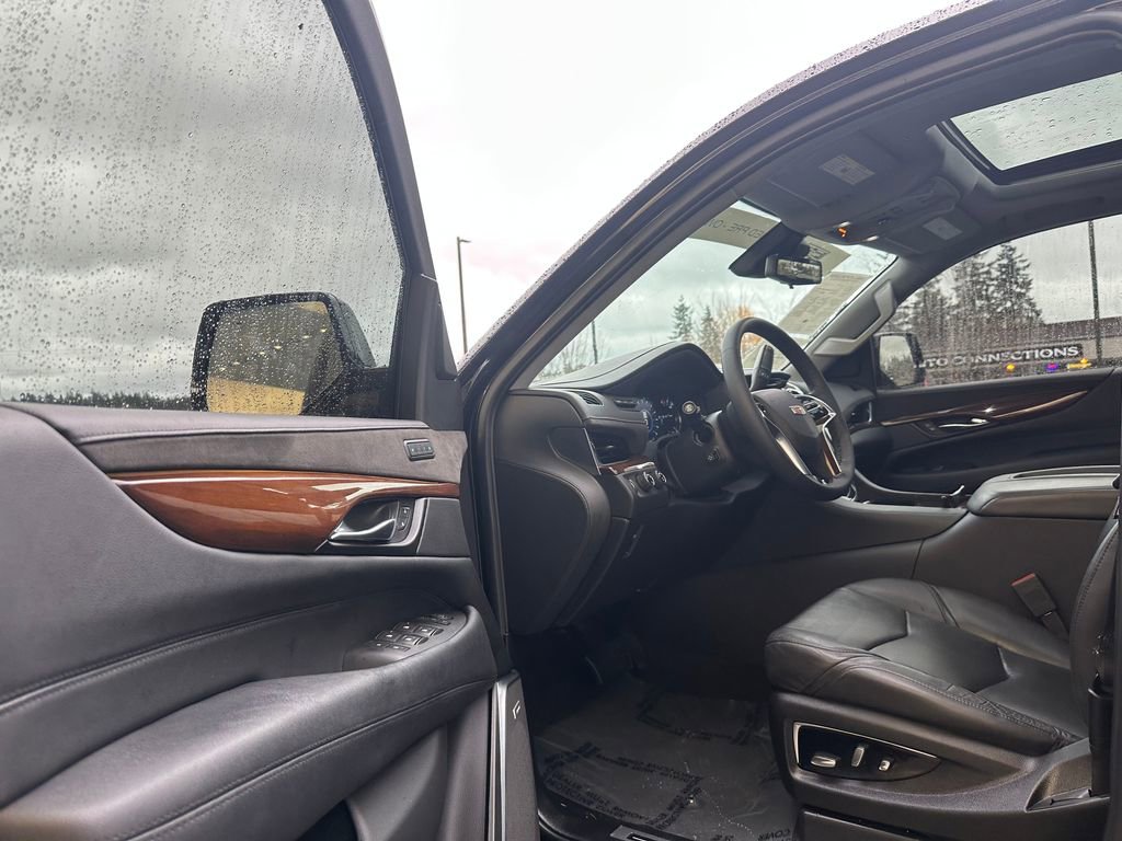 Used 2020 Cadillac Escalade Premium Luxury image 22