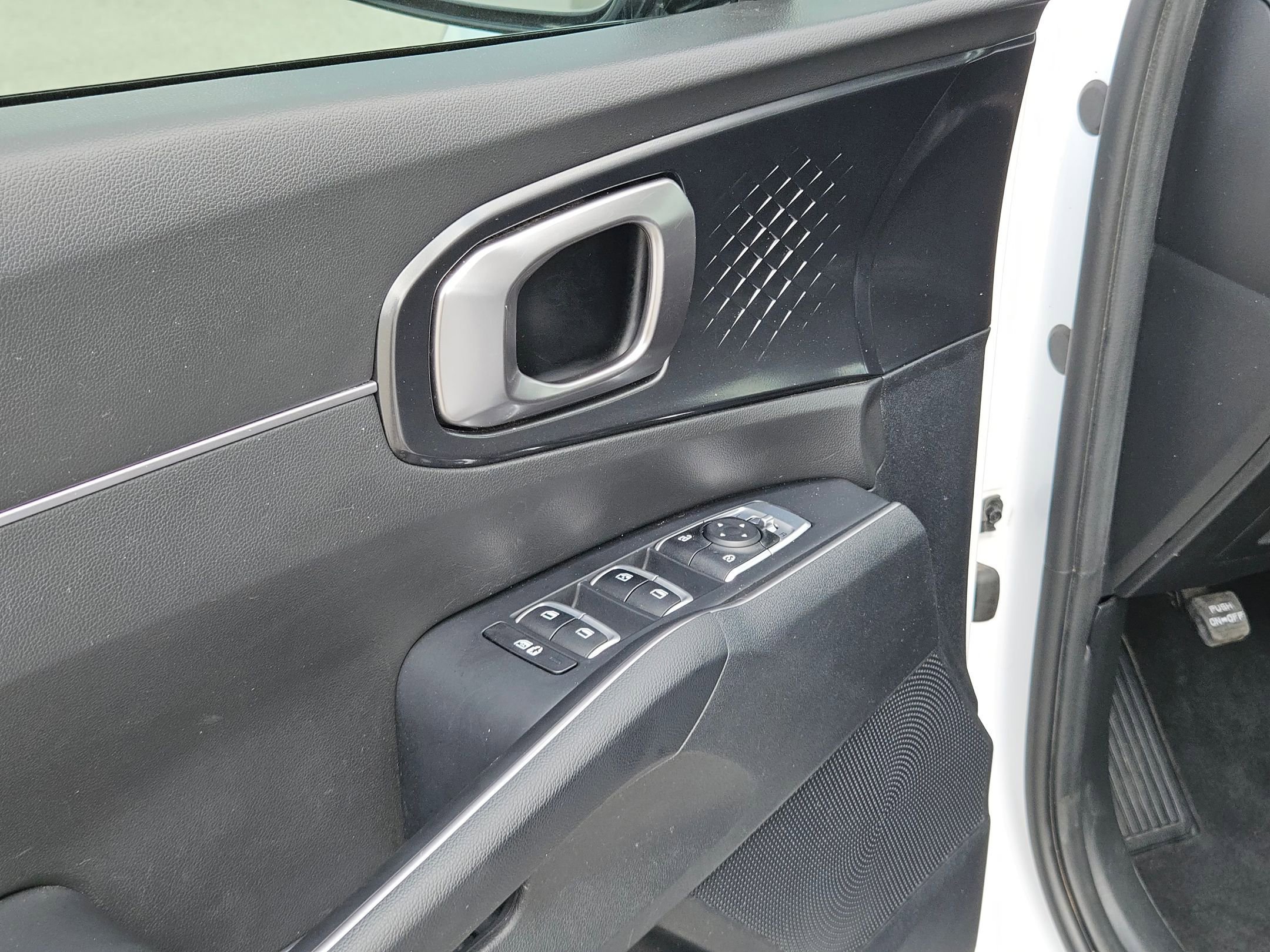 Used 2023 Kia Sorento LX FWD image 12