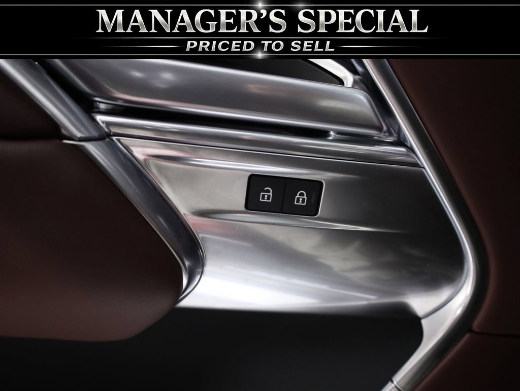 Used 2025 Land Rover Range Rover SE AWD/4WD image 16