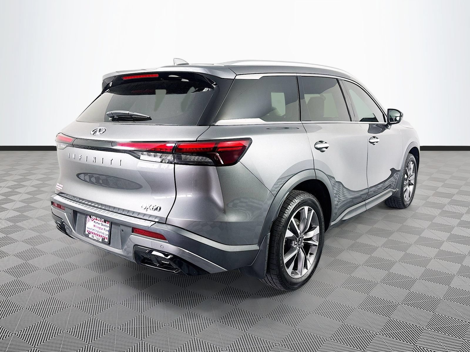 Used 2023 INFINITI QX60 Luxe w/ Performance Audio Package FWD image 7