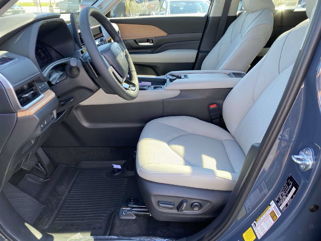 New 2026 Toyota Grand Highlander AWD image 15