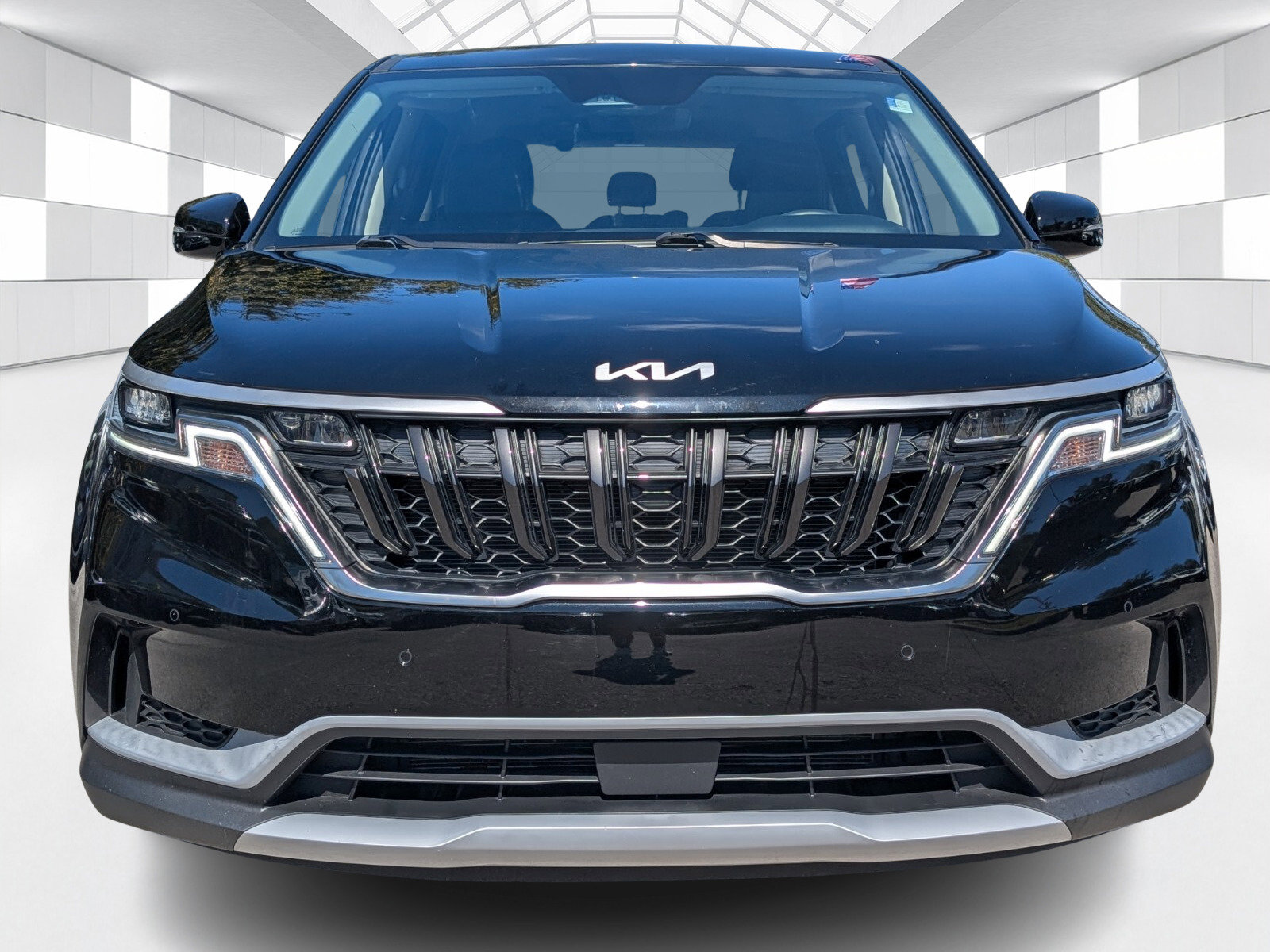 Used 2024 Kia Carnival EX image 2