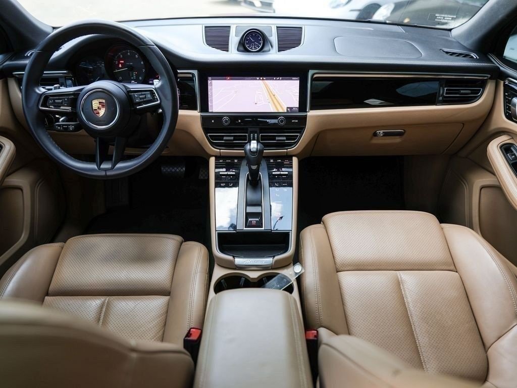 Certified 2023 Porsche Macan AWD/4WD image 33
