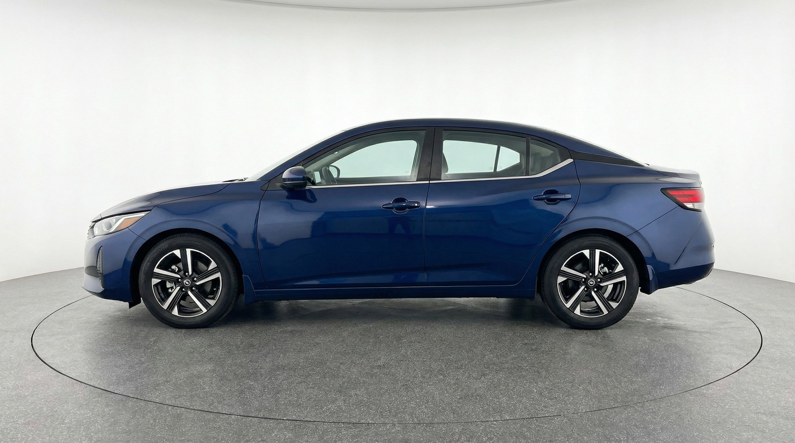 Used 2025 Nissan Sentra SV image 5