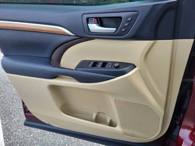 Used 2017 Toyota Highlander Limited Platinum image 36