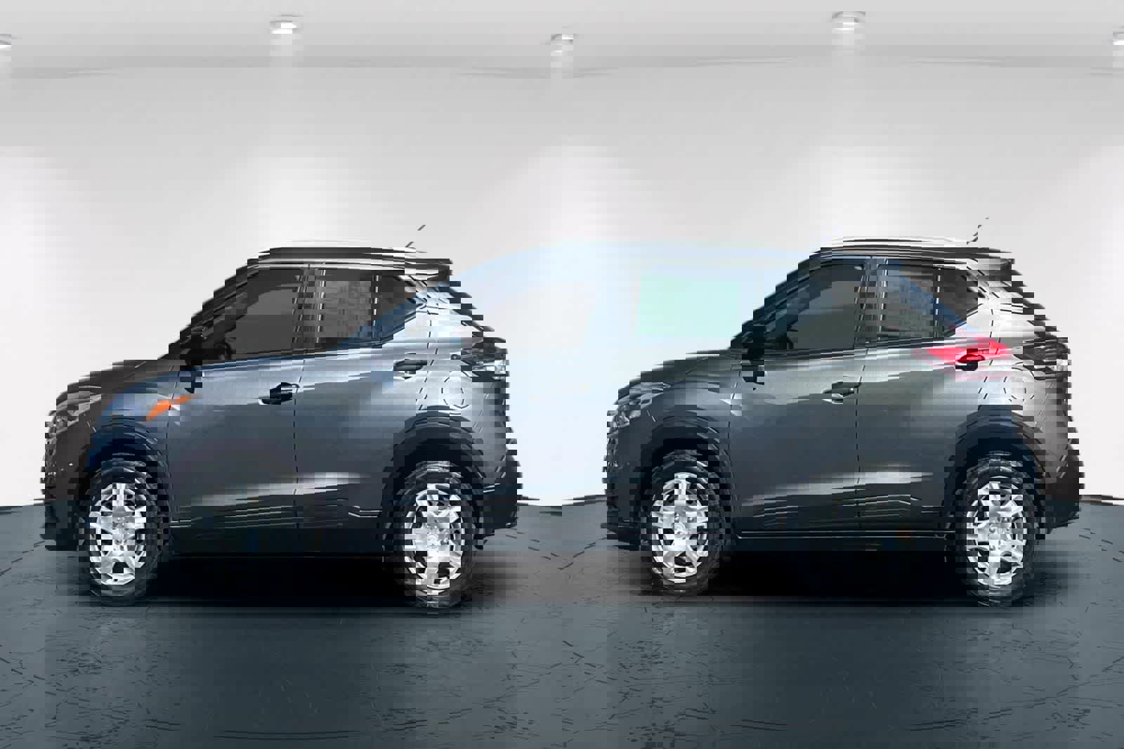 Used 2018 Nissan Kicks S FWD image 9