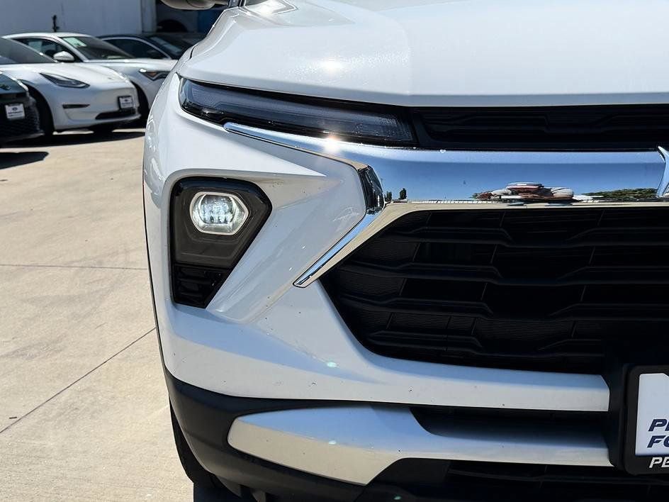 Used 2025 Chevrolet TrailBlazer LT AWD/4WD image 11