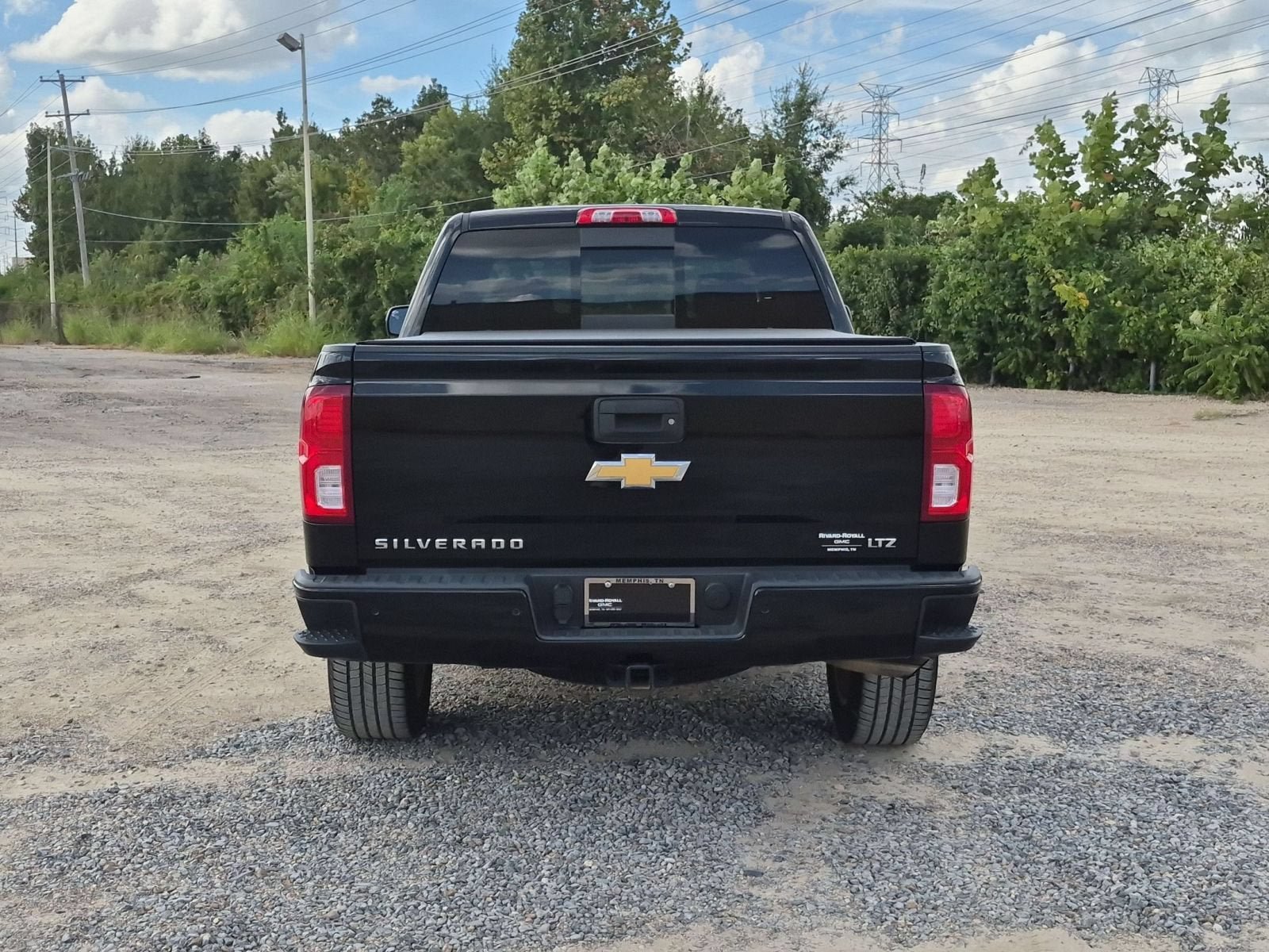 Used 2017 Chevrolet Silverado 1500 LTZ Z71 w/ LTZ Plus Package AWD/4WD image 5