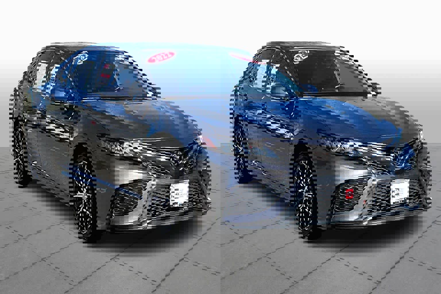 Certified 2022 Toyota Camry SE image 2