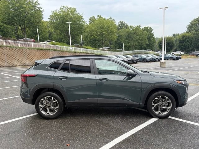 Used 2026 Chevrolet Trax LT w/ LT Convenience Package FWD image 9