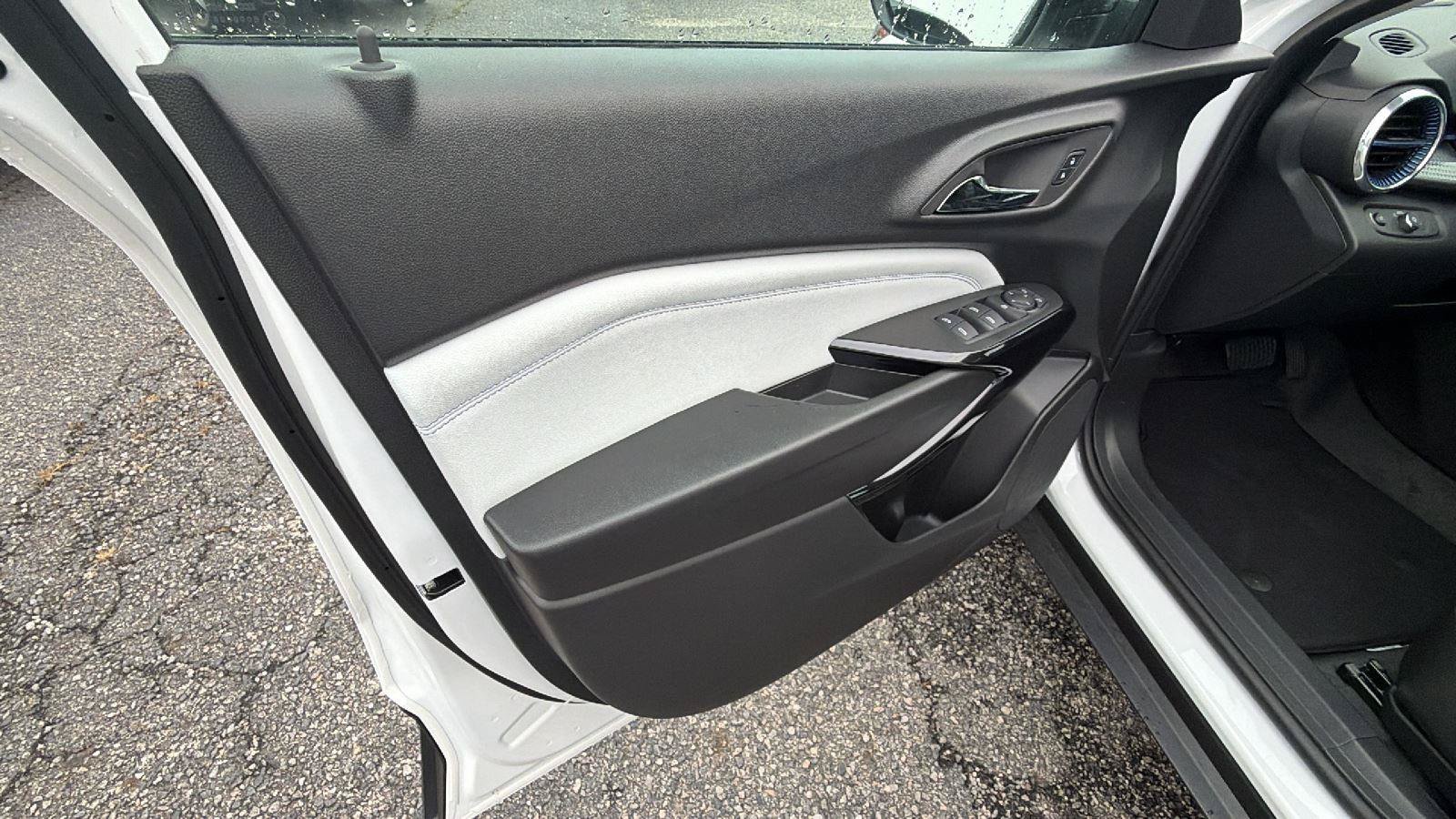New 2026 Chevrolet Trax LT w/ Driver Confidence Package FWD image 14
