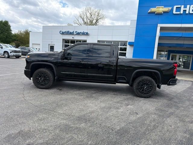 Used 2024 Chevrolet Silverado 2500 High Country w/ Midnight Edition AWD/4WD image 6