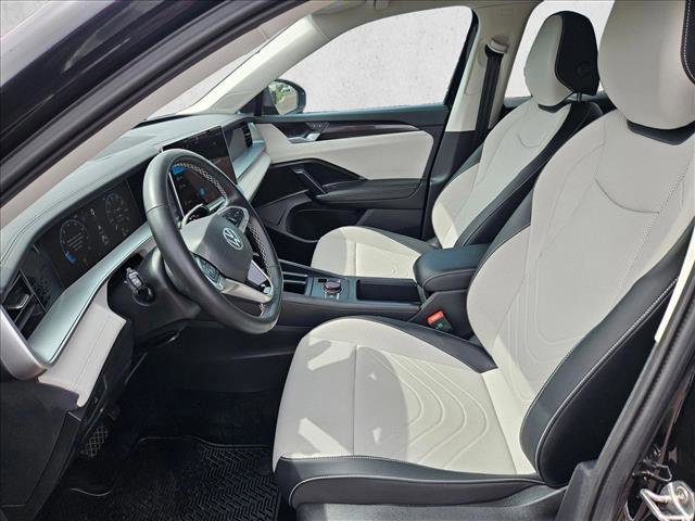 Used 2025 Volkswagen Tiguan SE FWD image 21