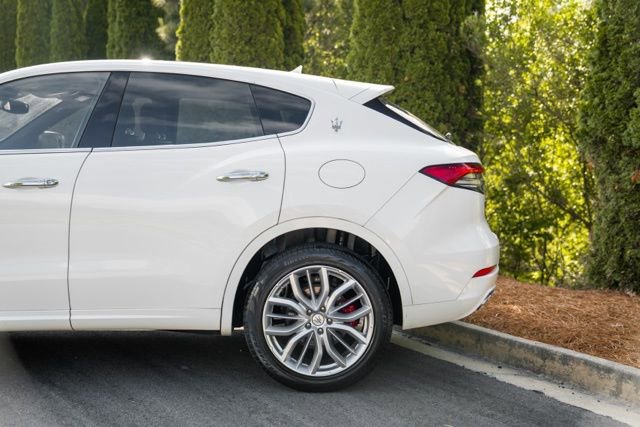 Used 2022 Maserati Levante GT AWD/4WD image 11