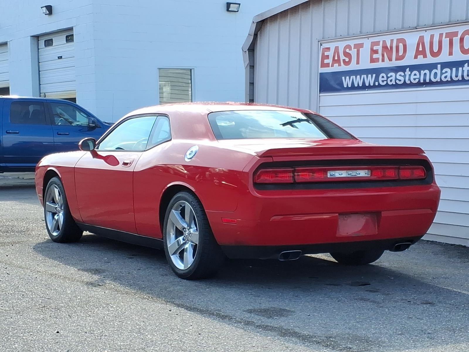 Used 2009 Dodge Challenger R/T RWD image 3