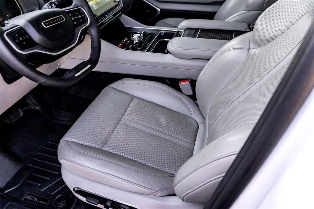 Used 2023 Jeep Wagoneer Series III w/ Premium Group I image 14