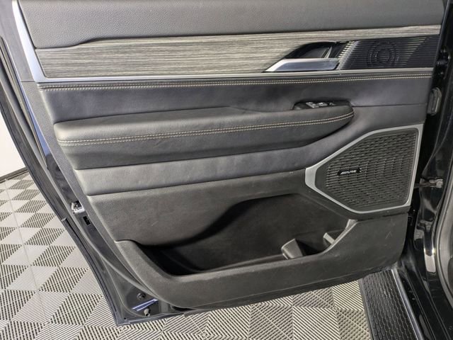 Certified 2024 Jeep Wagoneer L Series II w/ Flexible Seating Group AWD/4WD image 25