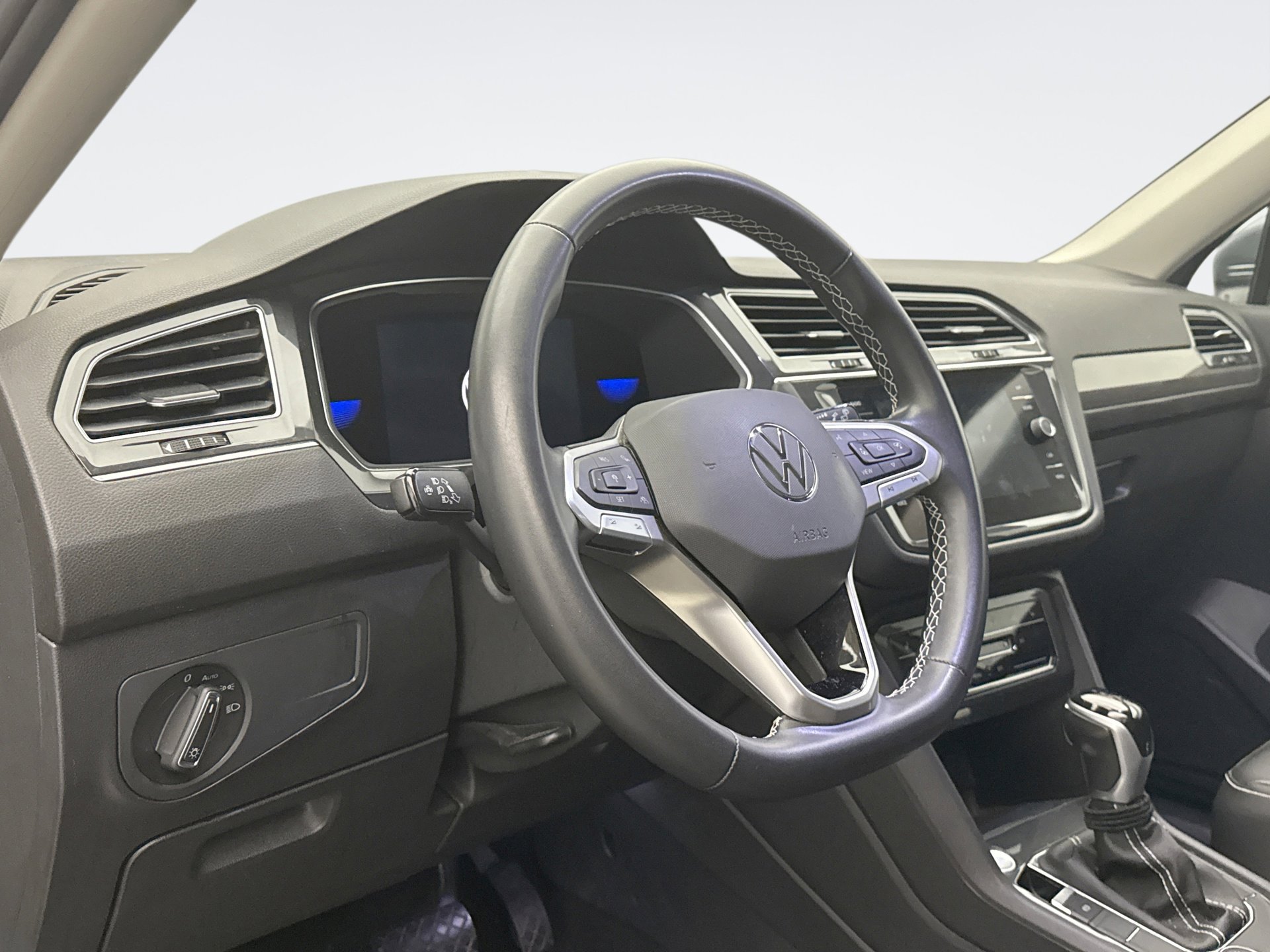 Used 2022 Volkswagen Tiguan SE image 7