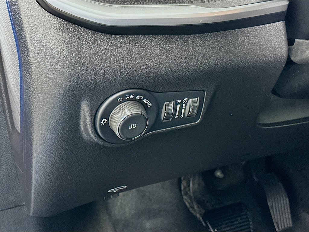 Used 2025 Jeep Compass Latitude AWD/4WD image 10