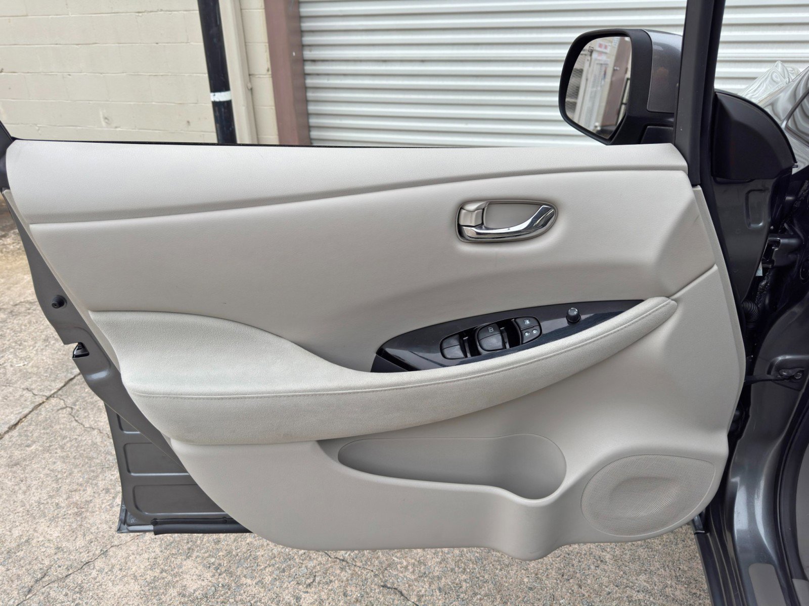 Used 2015 Nissan Leaf SV FWD image 35
