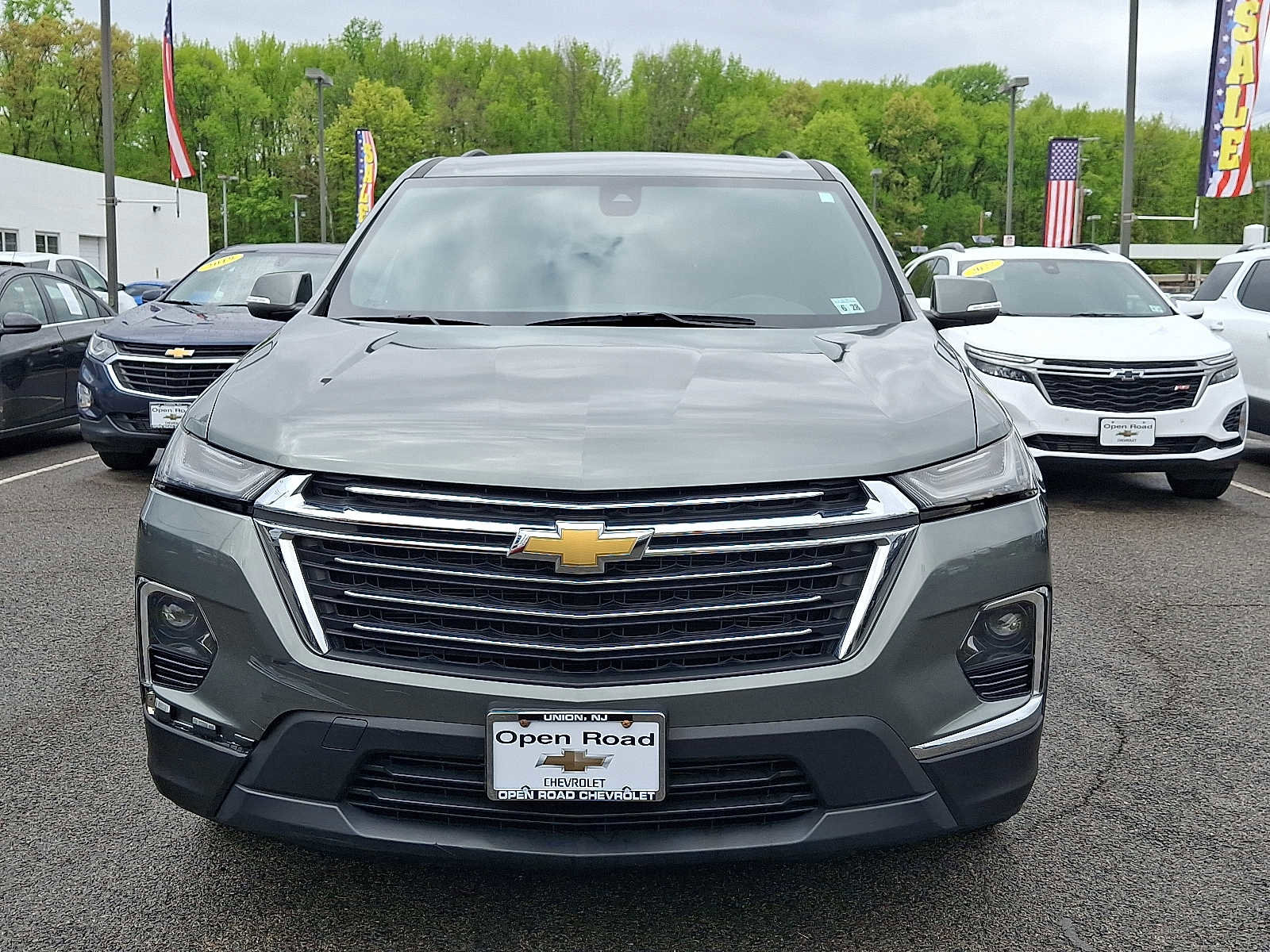 Used 2023 Chevrolet Traverse LT AWD/4WD image 2