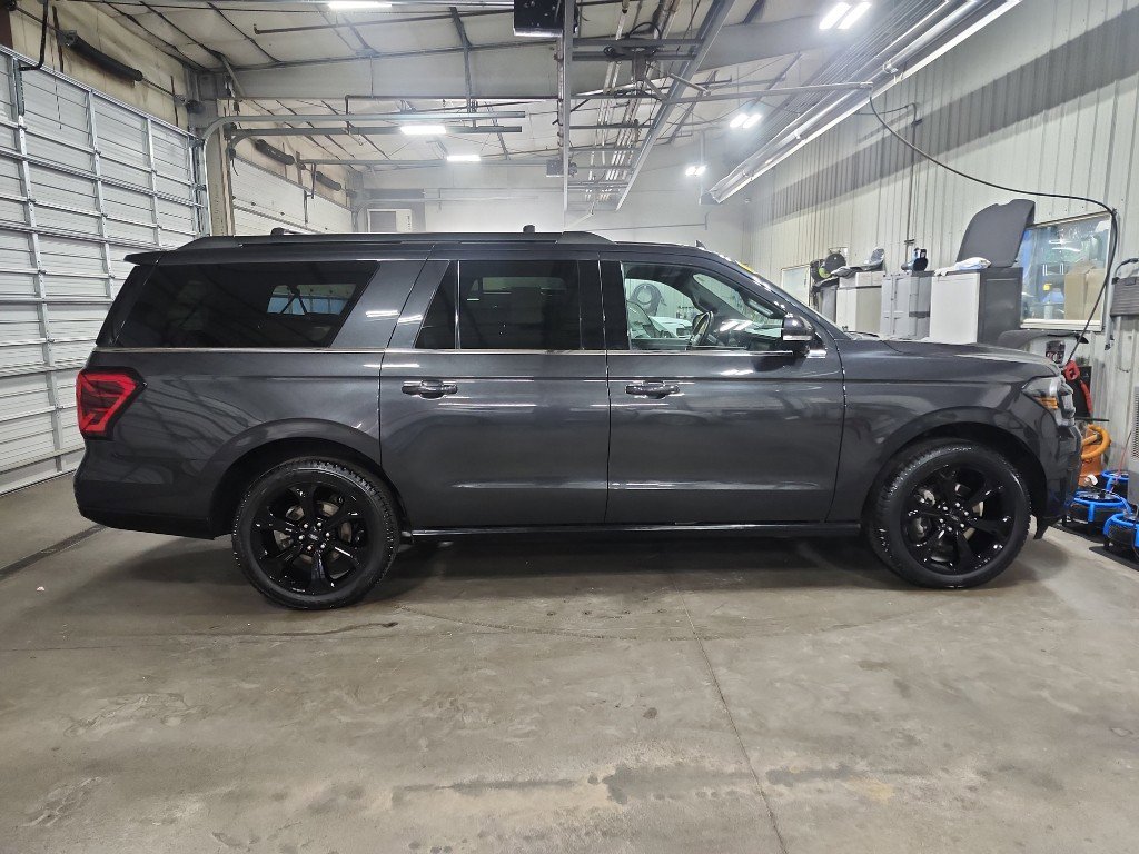 Used 2022 Ford Expedition Max Limited image 3