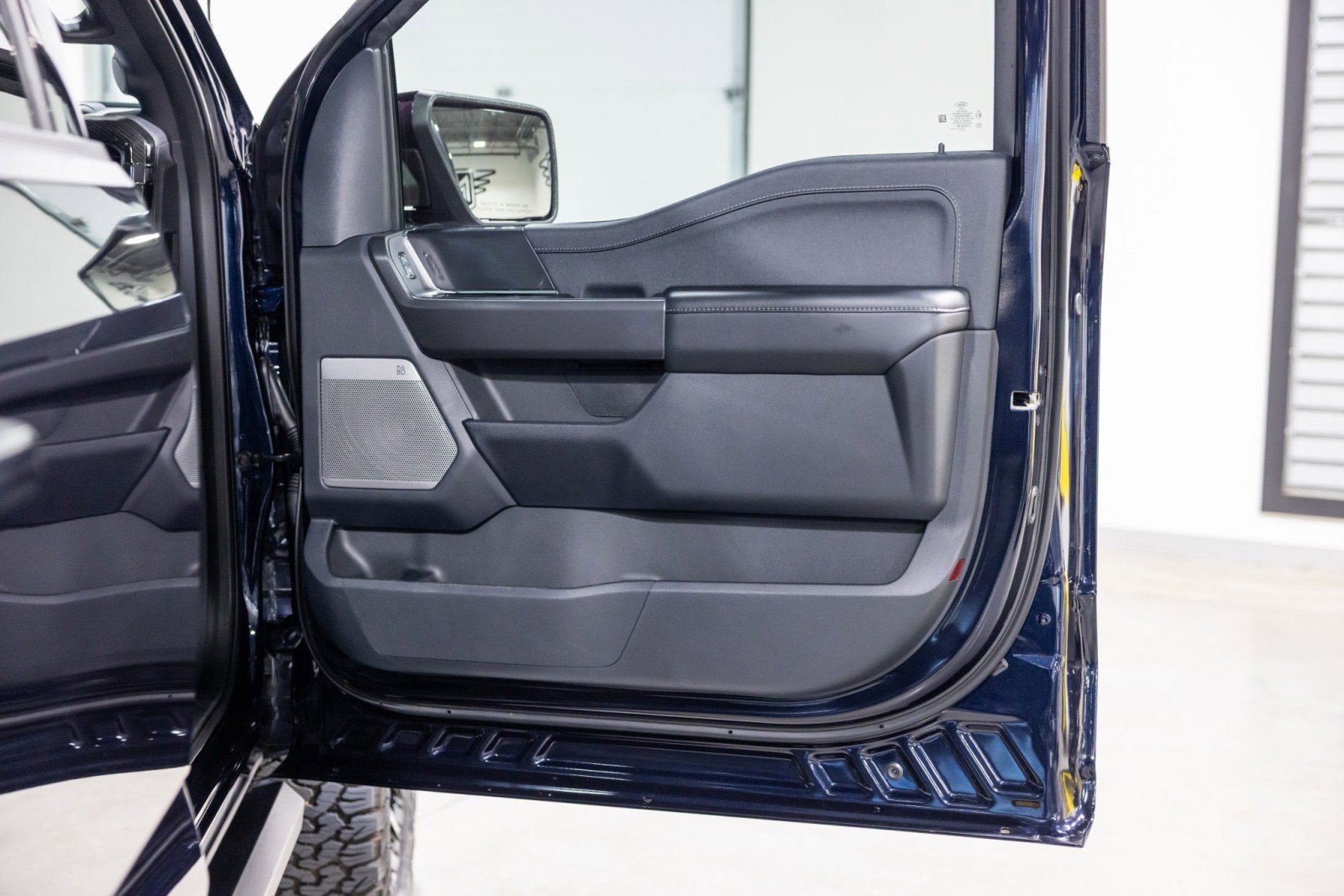 Used 2025 Ford F150 Lariat w/ Equipment Group 501A Mid image 27