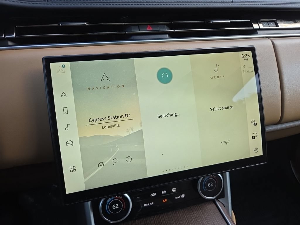 Certified 2023 Land Rover Range Rover SE AWD/4WD image 25