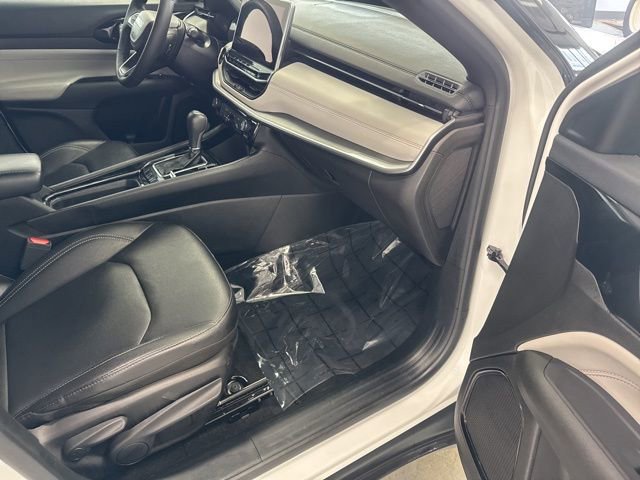 Used 2025 Jeep Compass Limited image 21