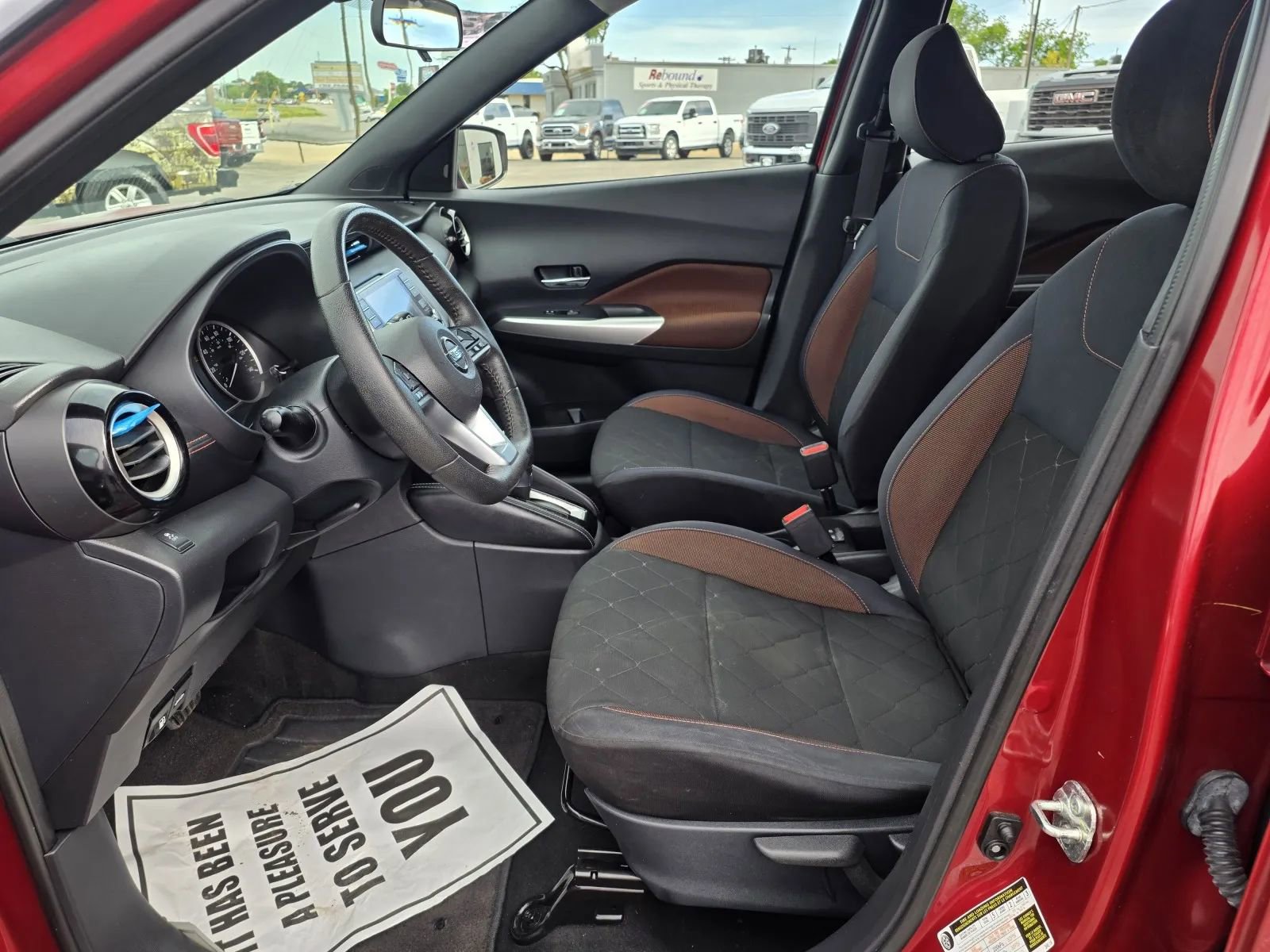 Used 2018 Nissan Kicks SR FWD image 11