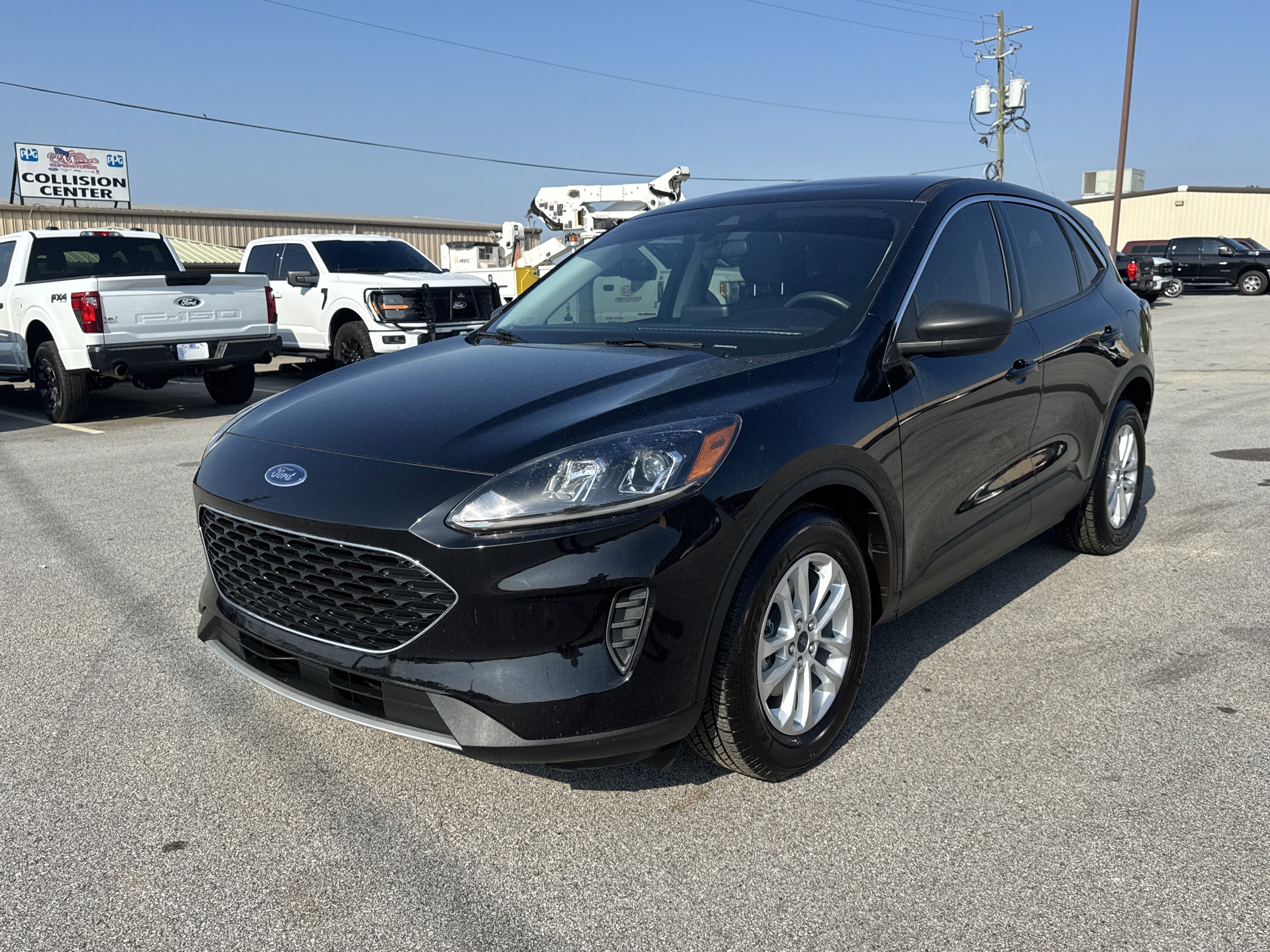 Used 2022 Ford Escape SE image 2