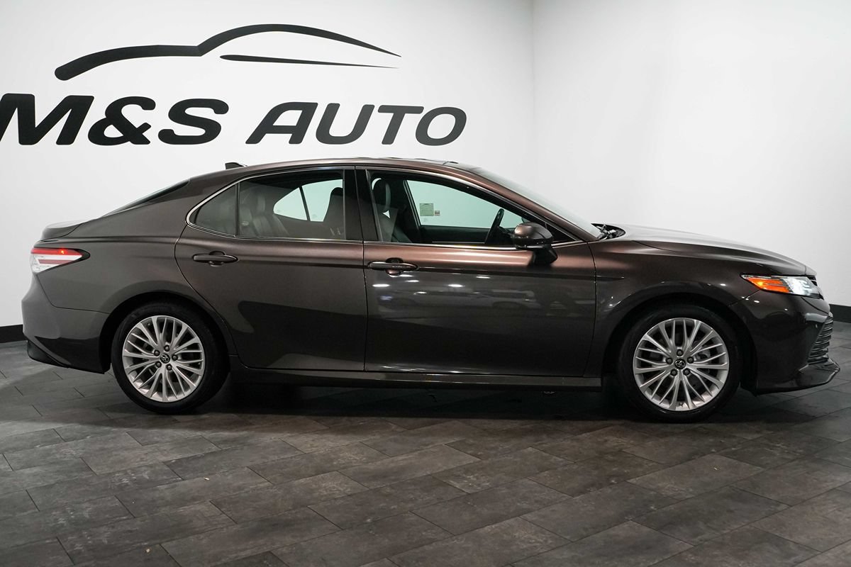 Used 2019 Toyota Camry XLE FWD image 8