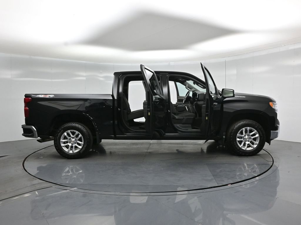 Used 2022 Chevrolet Silverado 1500 LT AWD/4WD image 5