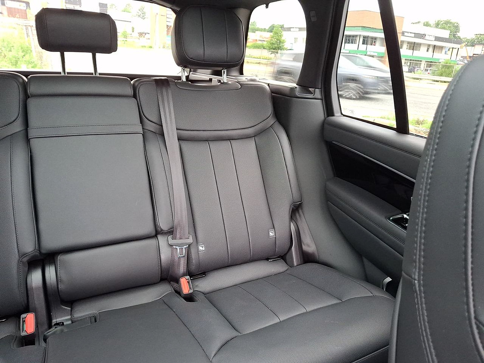Certified 2025 Land Rover Range Rover SE AWD/4WD image 14