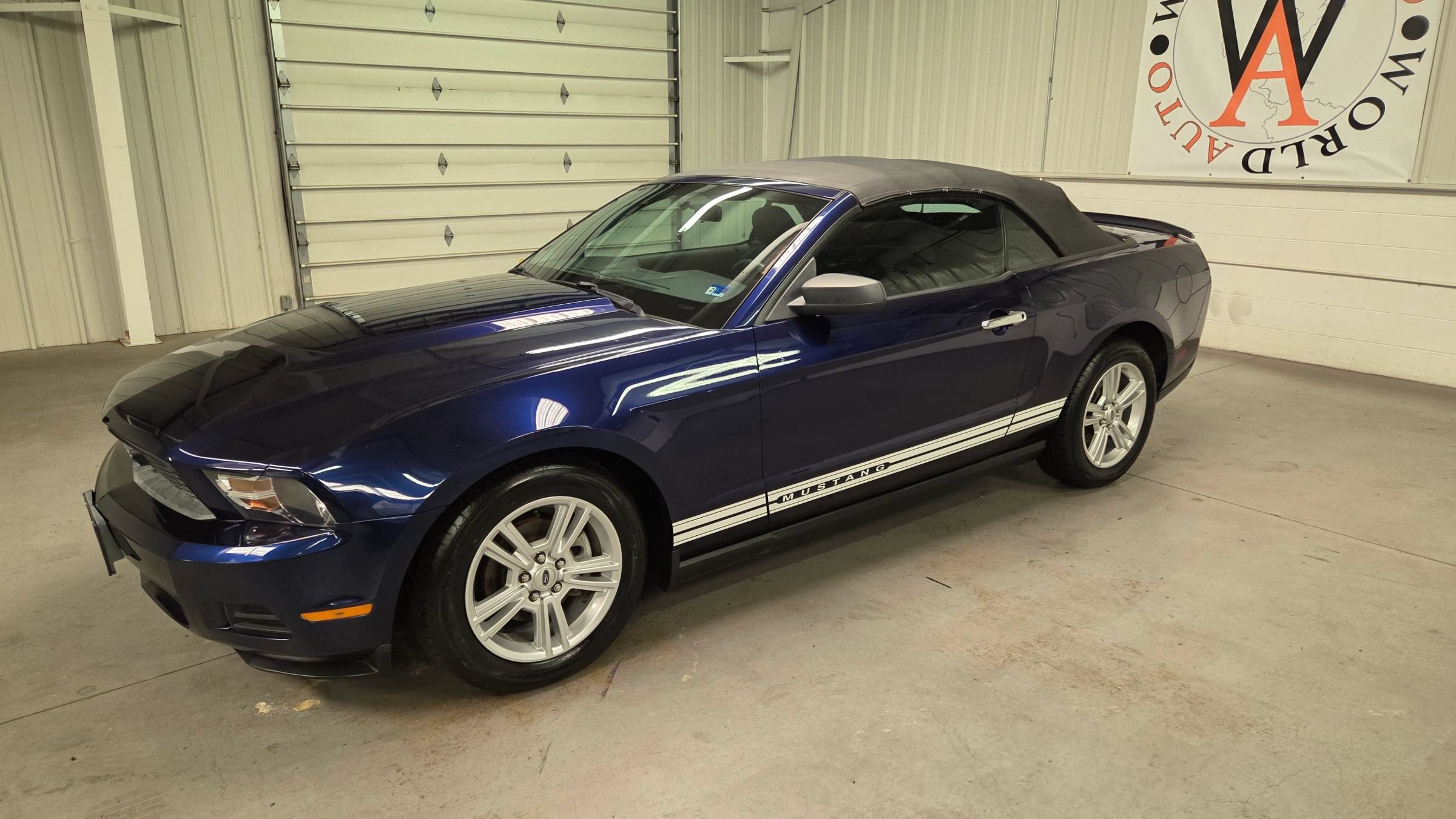 Used 2010 Ford Mustang Convertible RWD image 30
