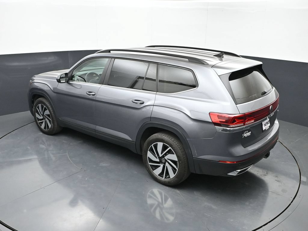 Used 2025 Volkswagen Atlas SE AWD/4WD image 32