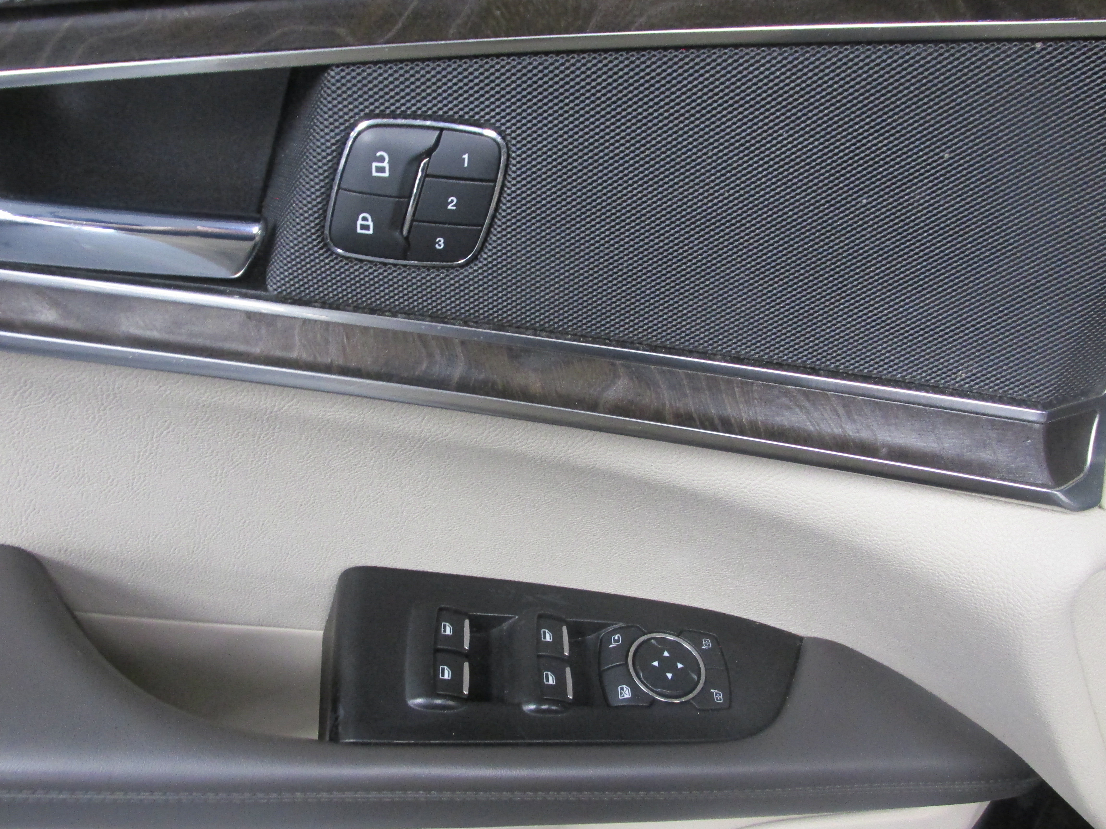 Used 2019 Lincoln Nautilus Select AWD/4WD image 32