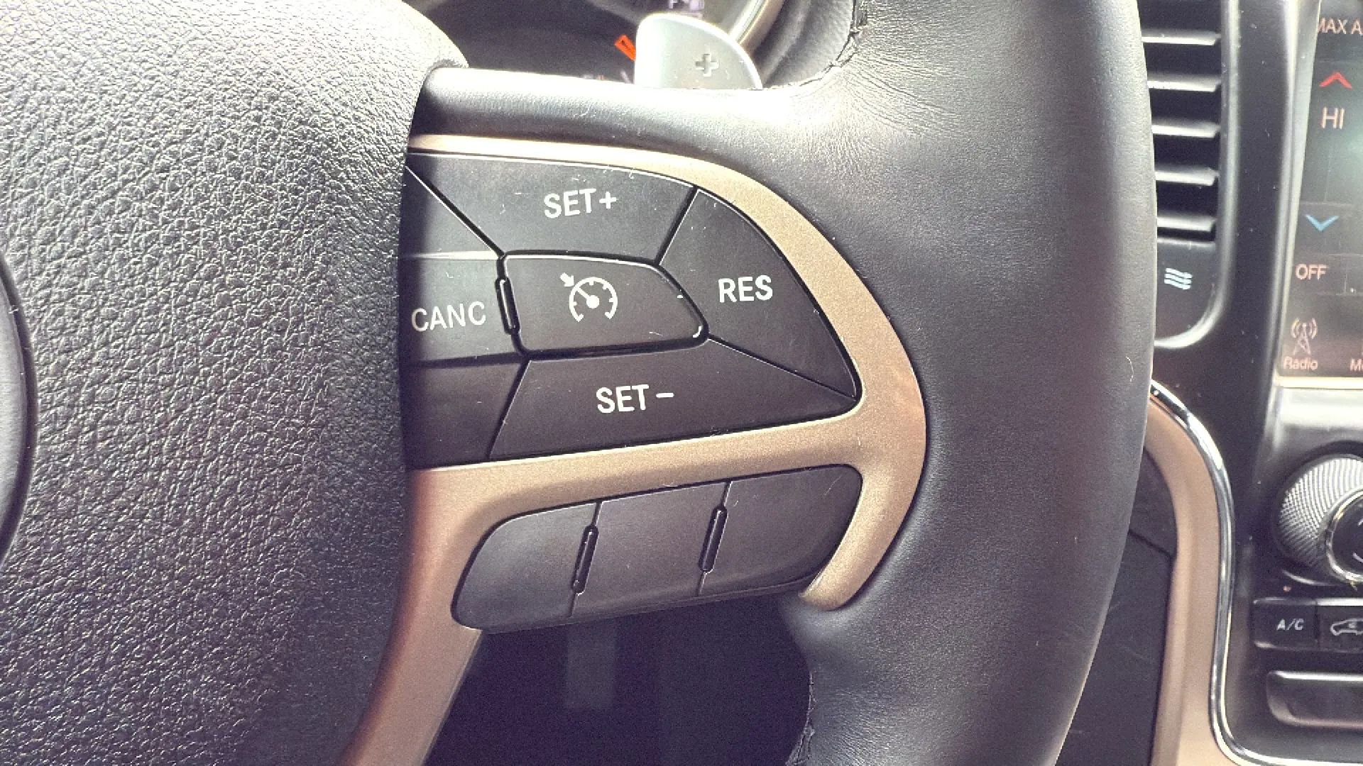 Used 2015 Jeep Grand Cherokee Altitude AWD/4WD image 11