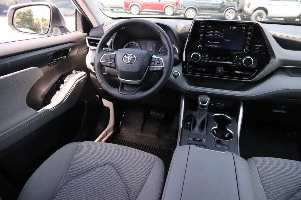 Used 2022 Toyota Highlander LE AWD/4WD image 24