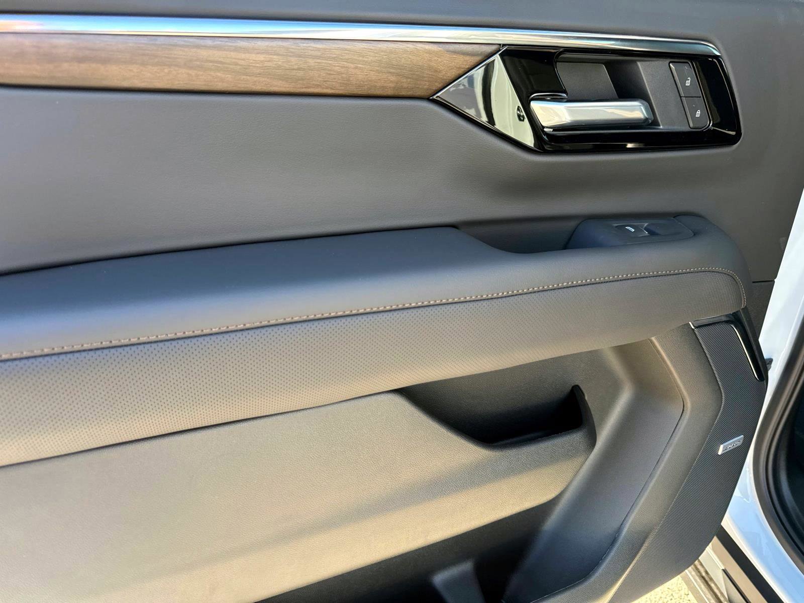 New 2026 Chevrolet Suburban High Country image 12