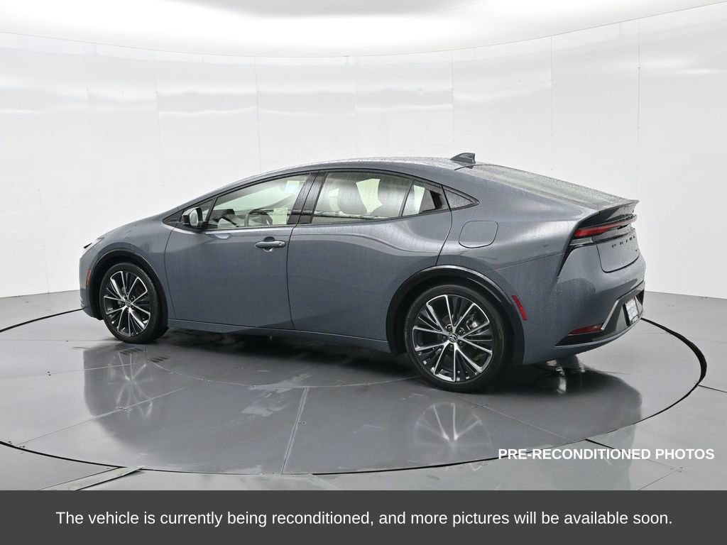 Used 2025 Toyota Prius XLE image 9